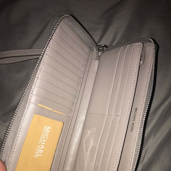 Michael Kors Wallet - Picture 2 of 4